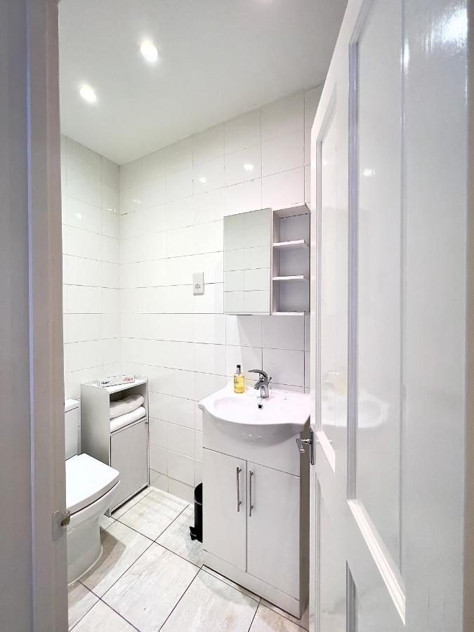 The Beverley Apartments London - Victoria Екстериор снимка
