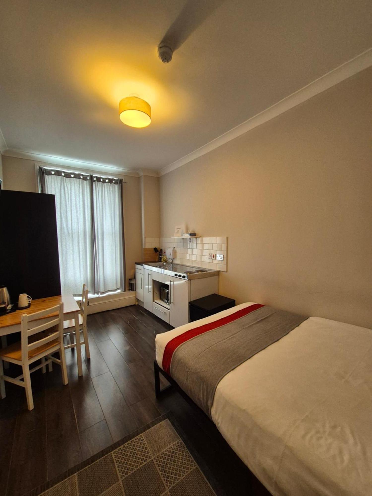 The Beverley Apartments London - Victoria Екстериор снимка
