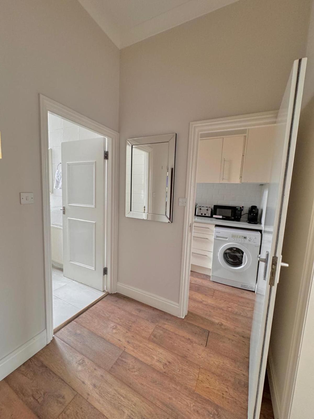 The Beverley Apartments London - Victoria Екстериор снимка