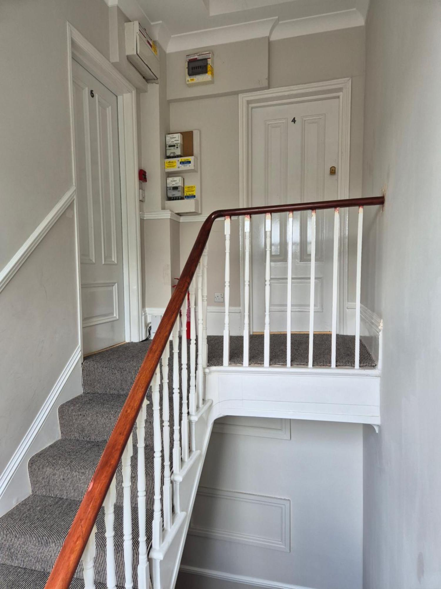 The Beverley Apartments London - Victoria Екстериор снимка