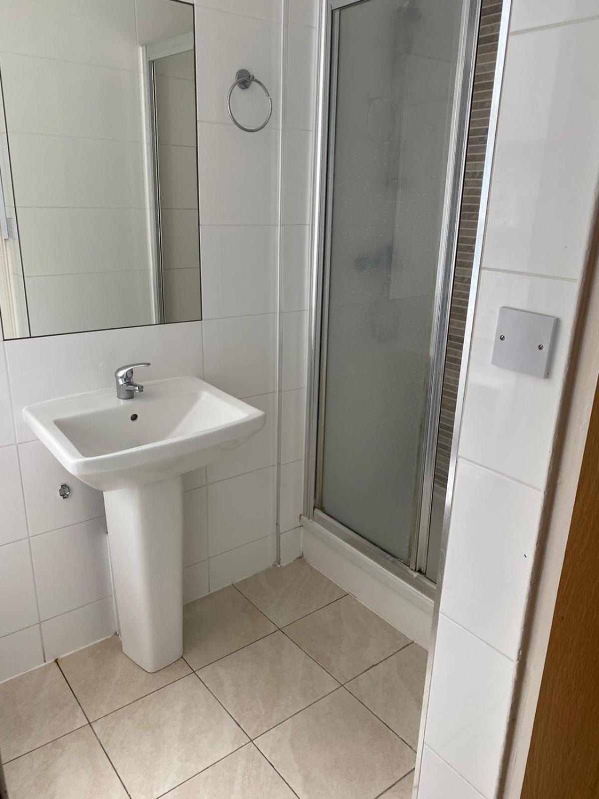 The Beverley Apartments London - Victoria Екстериор снимка