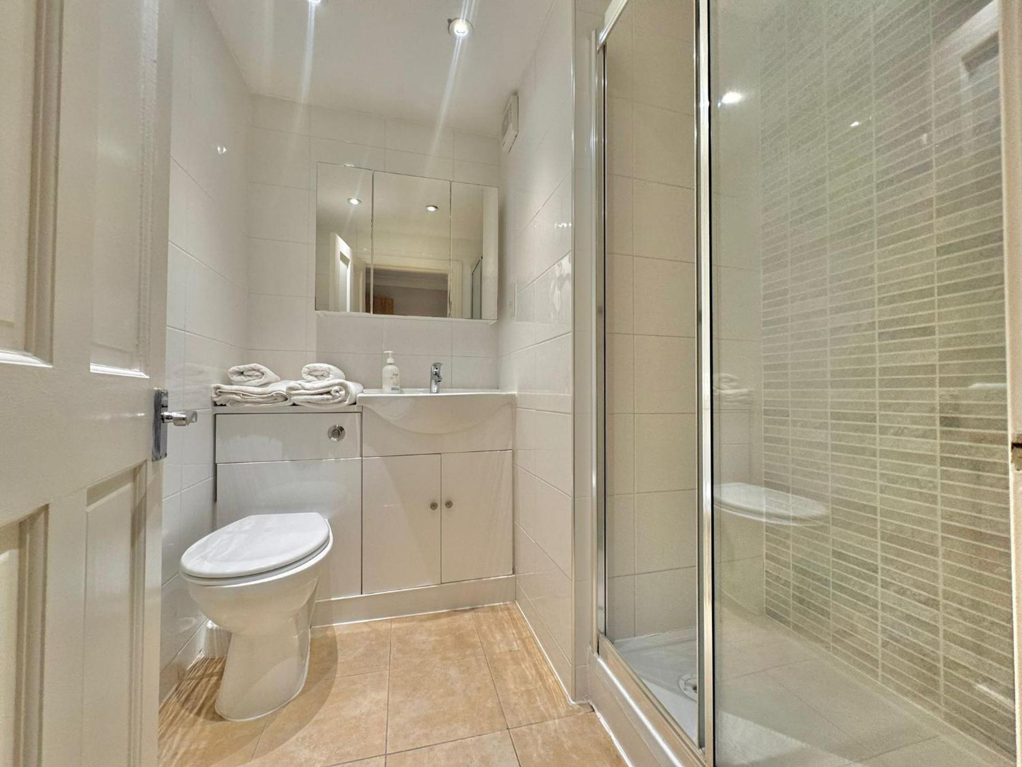 The Beverley Apartments London - Victoria Екстериор снимка