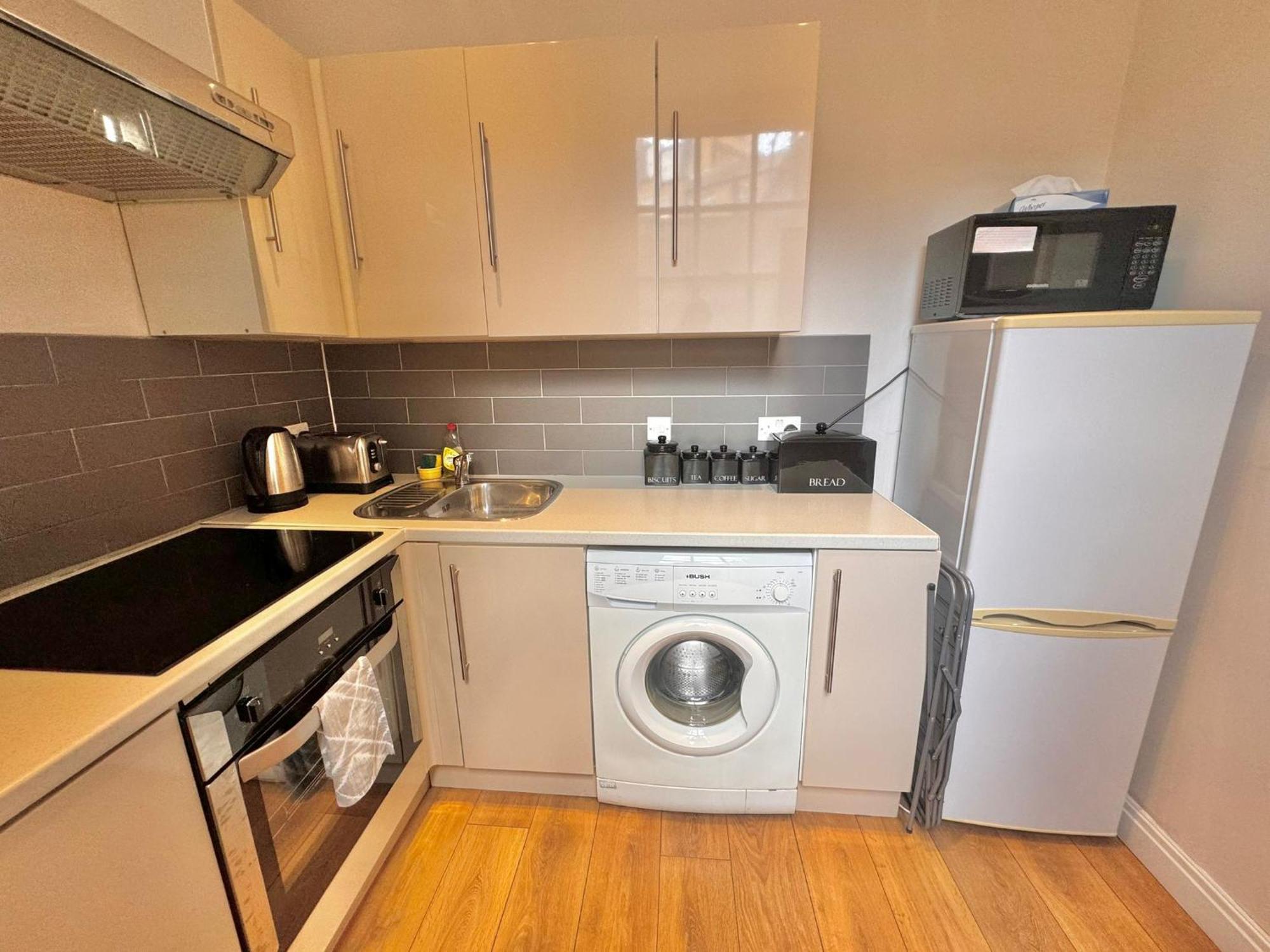 The Beverley Apartments London - Victoria Екстериор снимка