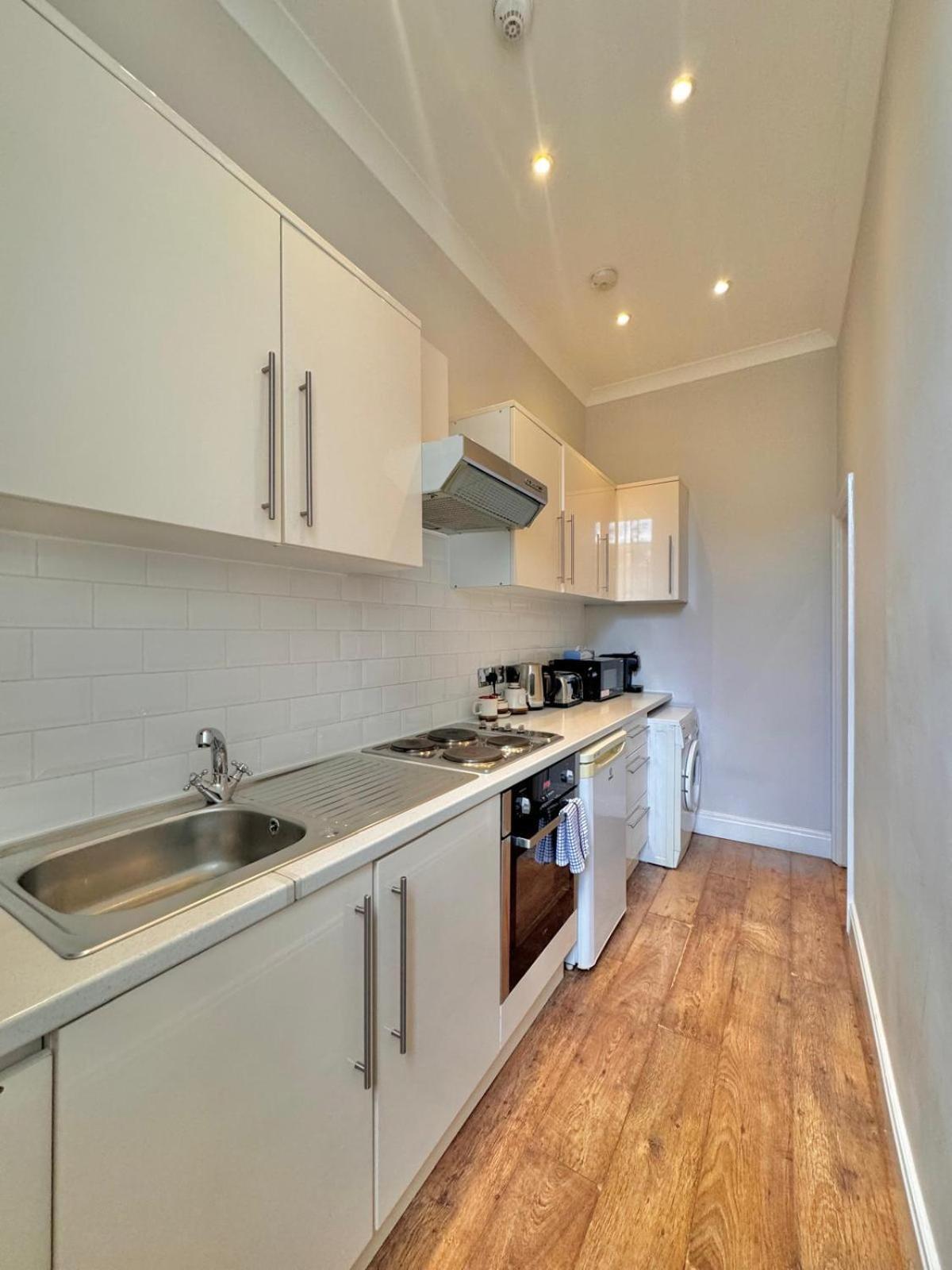 The Beverley Apartments London - Victoria Екстериор снимка